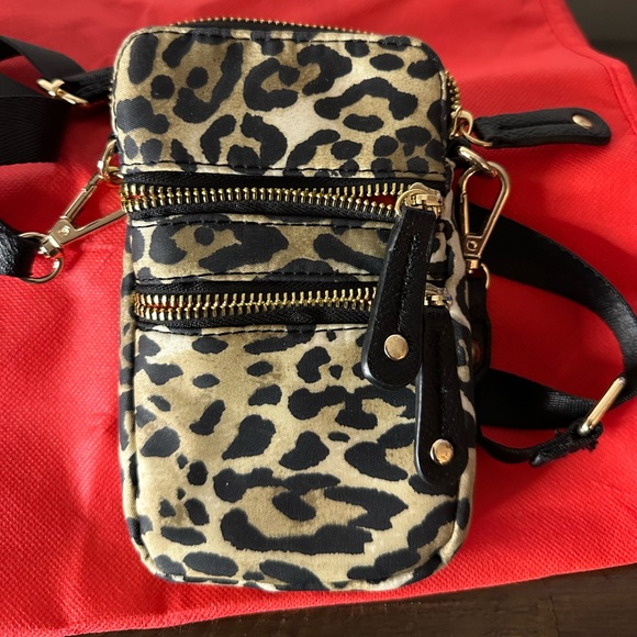 Chico’s leopard small crossbody with adjustable strap. - Picture 2 of 2
